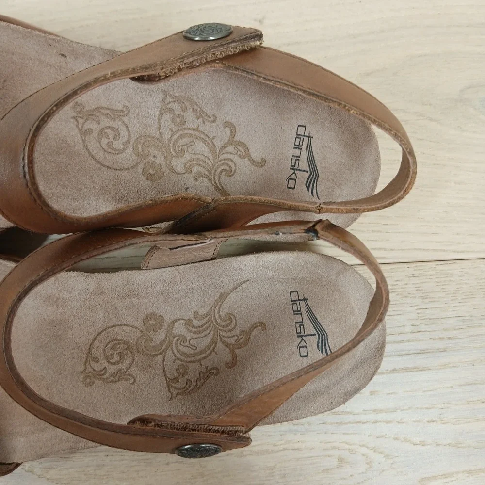 Dansko Wedge Sandals Women's 9.5 Reece Tan Brown Leather Floral Laser Cut